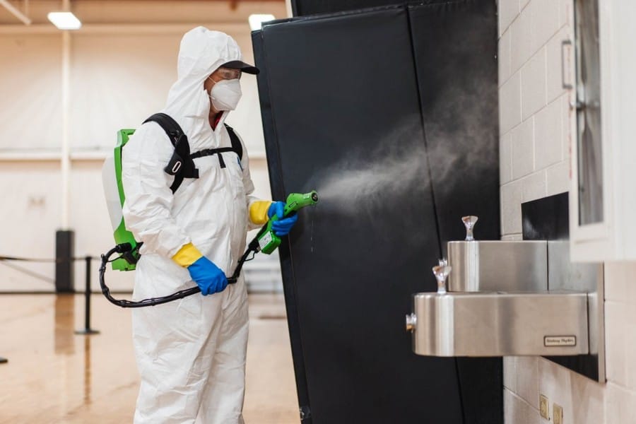 ما الفرق بين التنظيف، والتعقيم، والتطهير؟